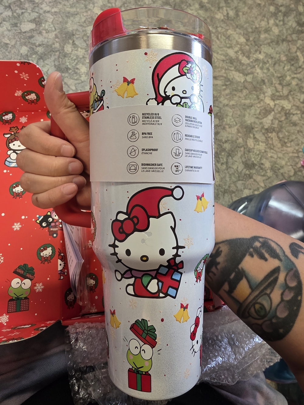 Hello Kitty Christmas 40 Oz Stanley - Picture 5 of 7